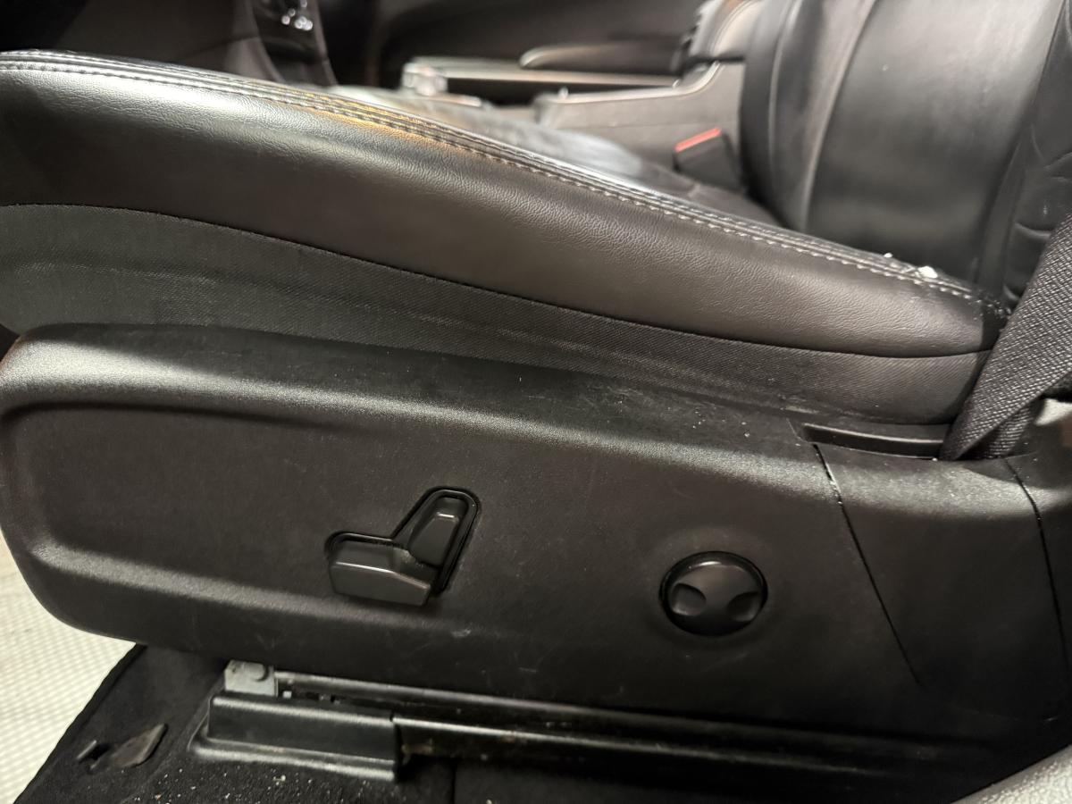 2022 Chrysler 300 - Image 15