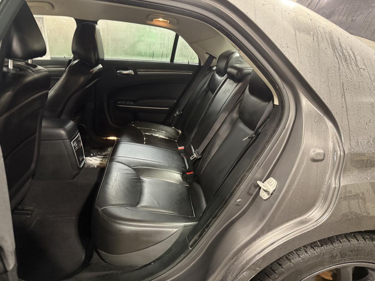 2022 Chrysler 300 - Image 17