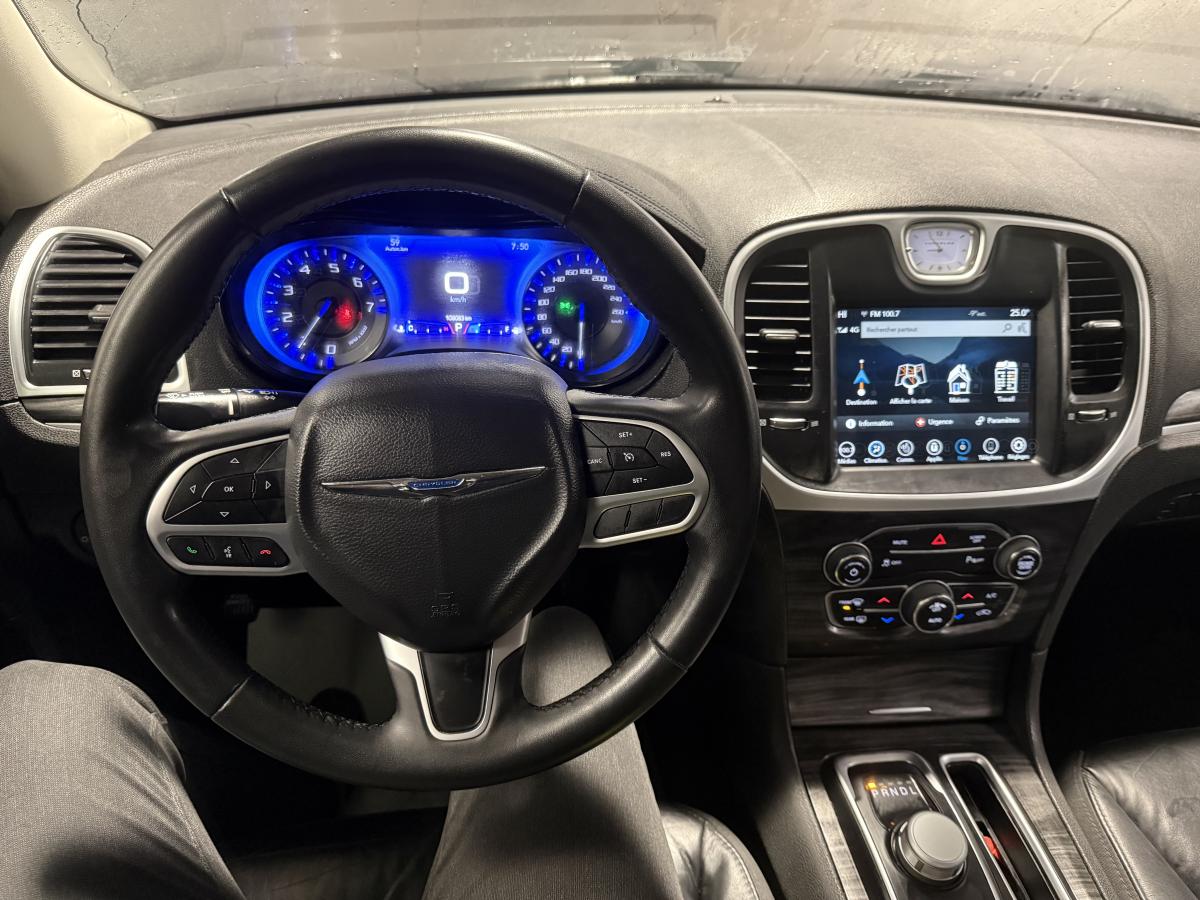 2022 Chrysler 300 - Image 21