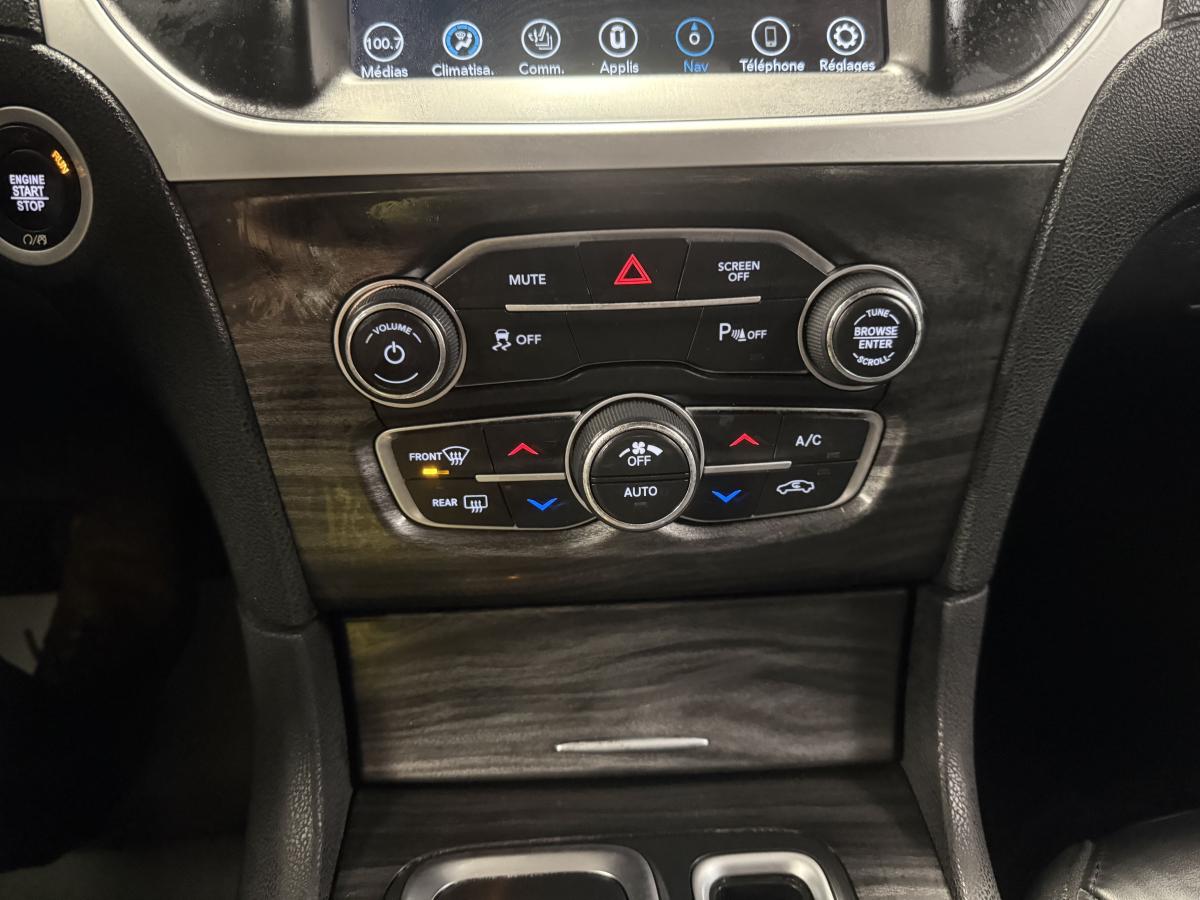 2022 Chrysler 300 - Image 26