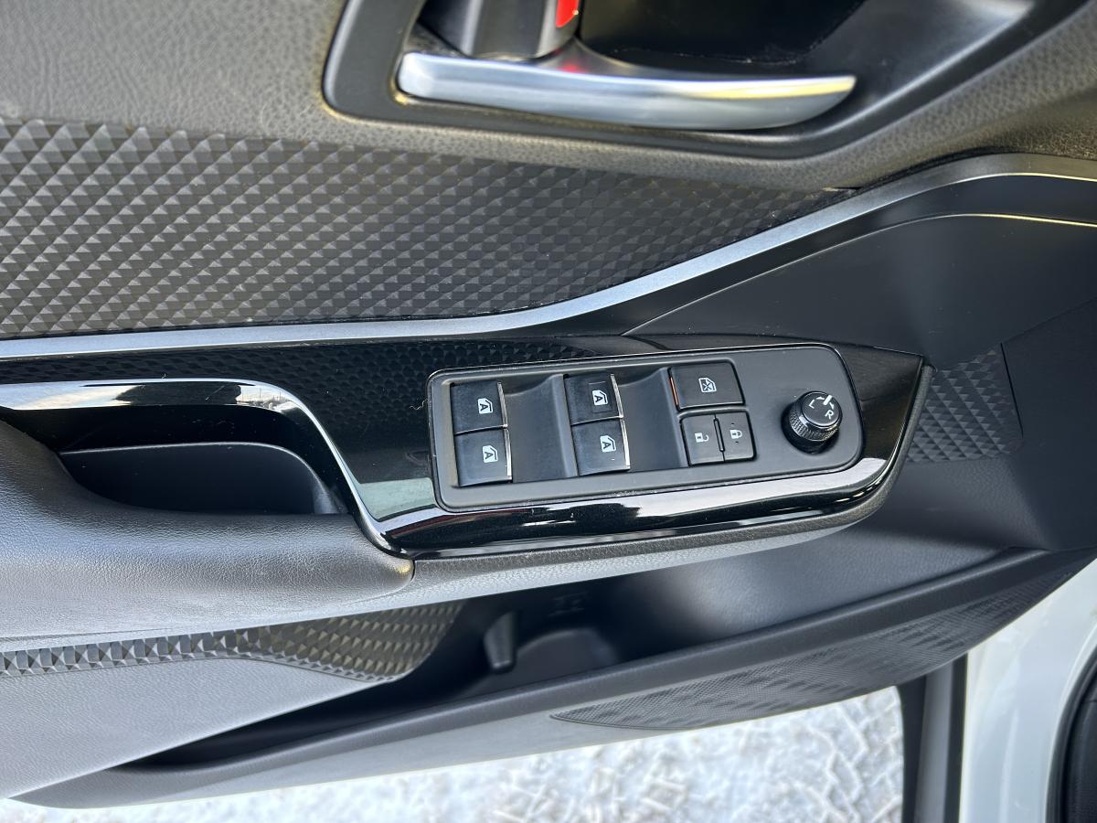 2019 Toyota C-HR - Image 13