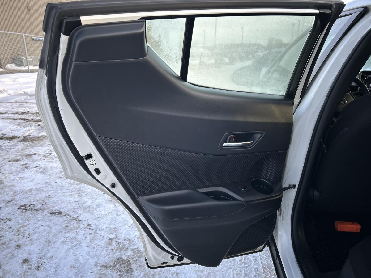 2019 Toyota C-HR - Image 16