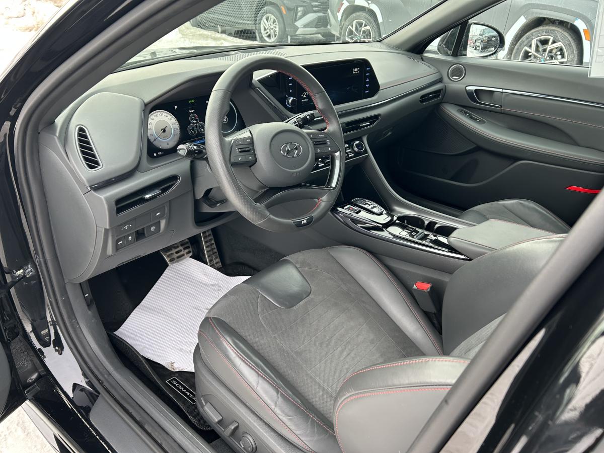 2022 Hyundai Sonata - Image 11