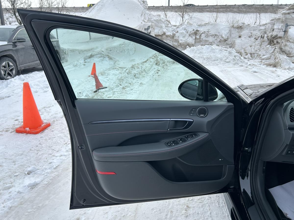 2022 Hyundai Sonata - Image 14