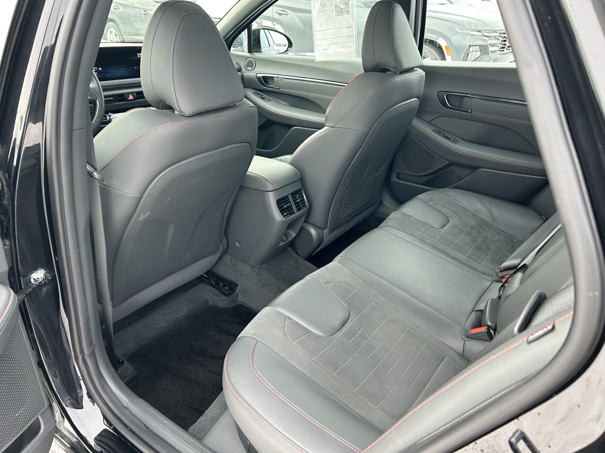 2022 Hyundai Sonata - Image 18