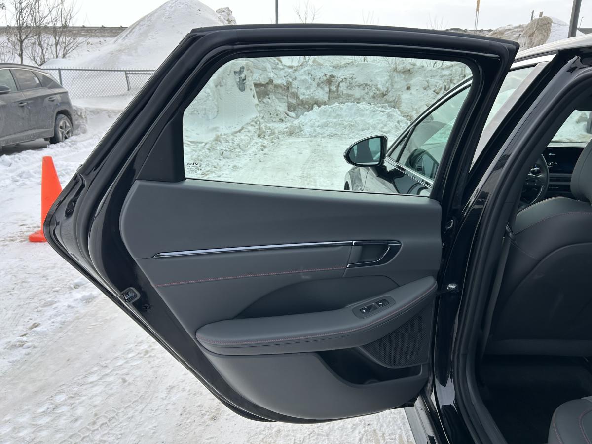 2022 Hyundai Sonata - Image 20