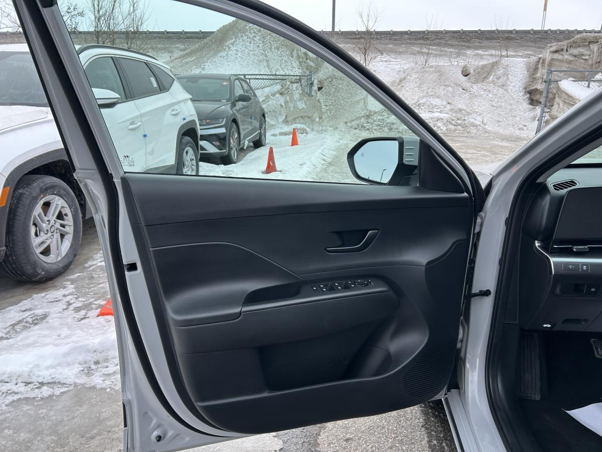 2025 Hyundai Kona Electric - Image 13