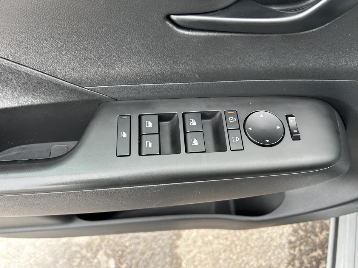 2025 Hyundai Kona Electric - Image 14