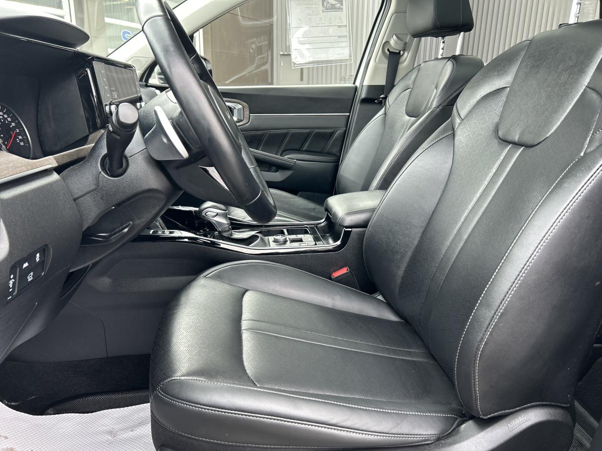2023 Kia Sorento - Image 12