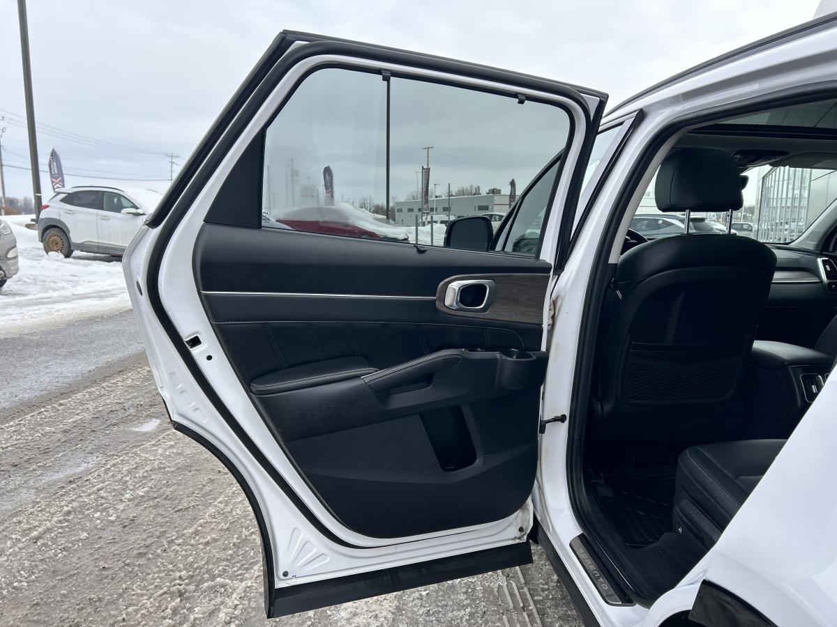 2023 Kia Sorento - Image 20
