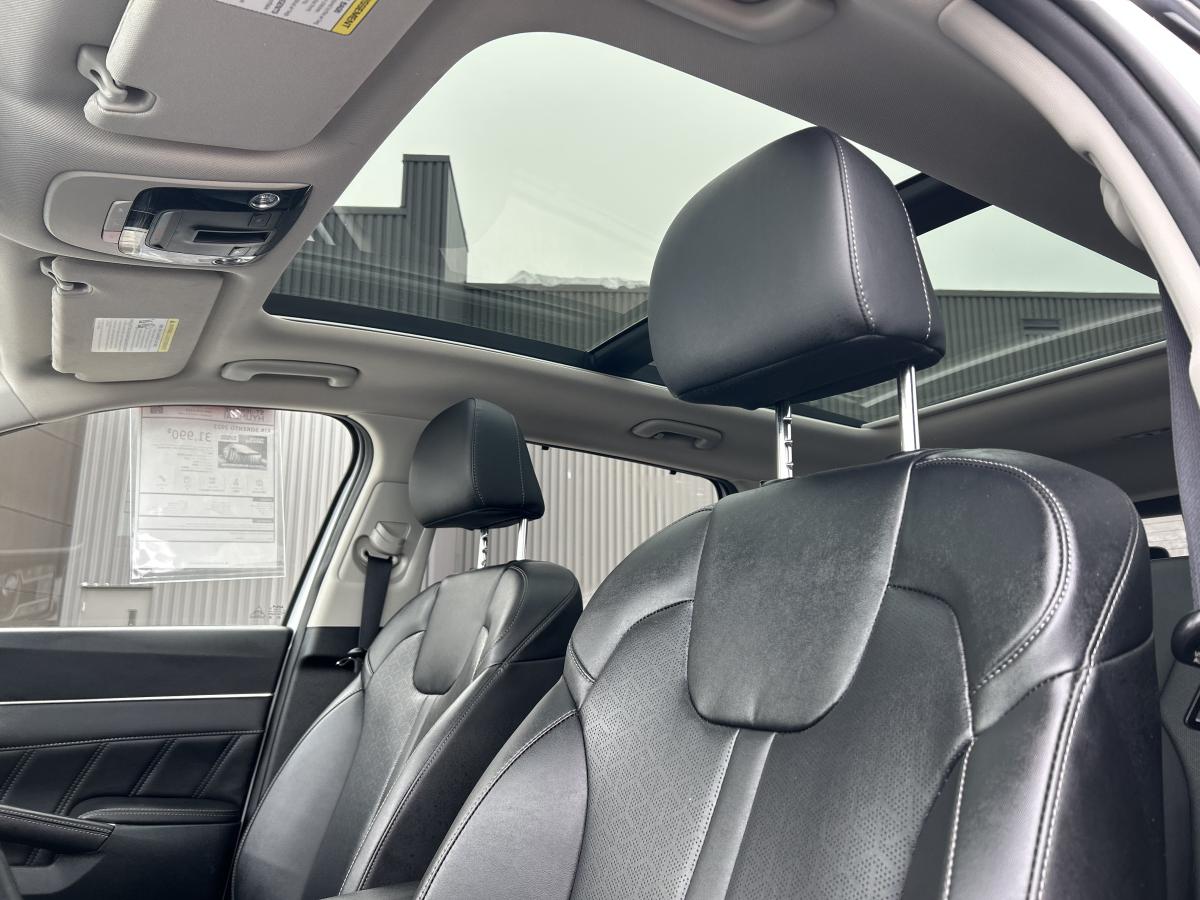 2023 Kia Sorento - Image 30