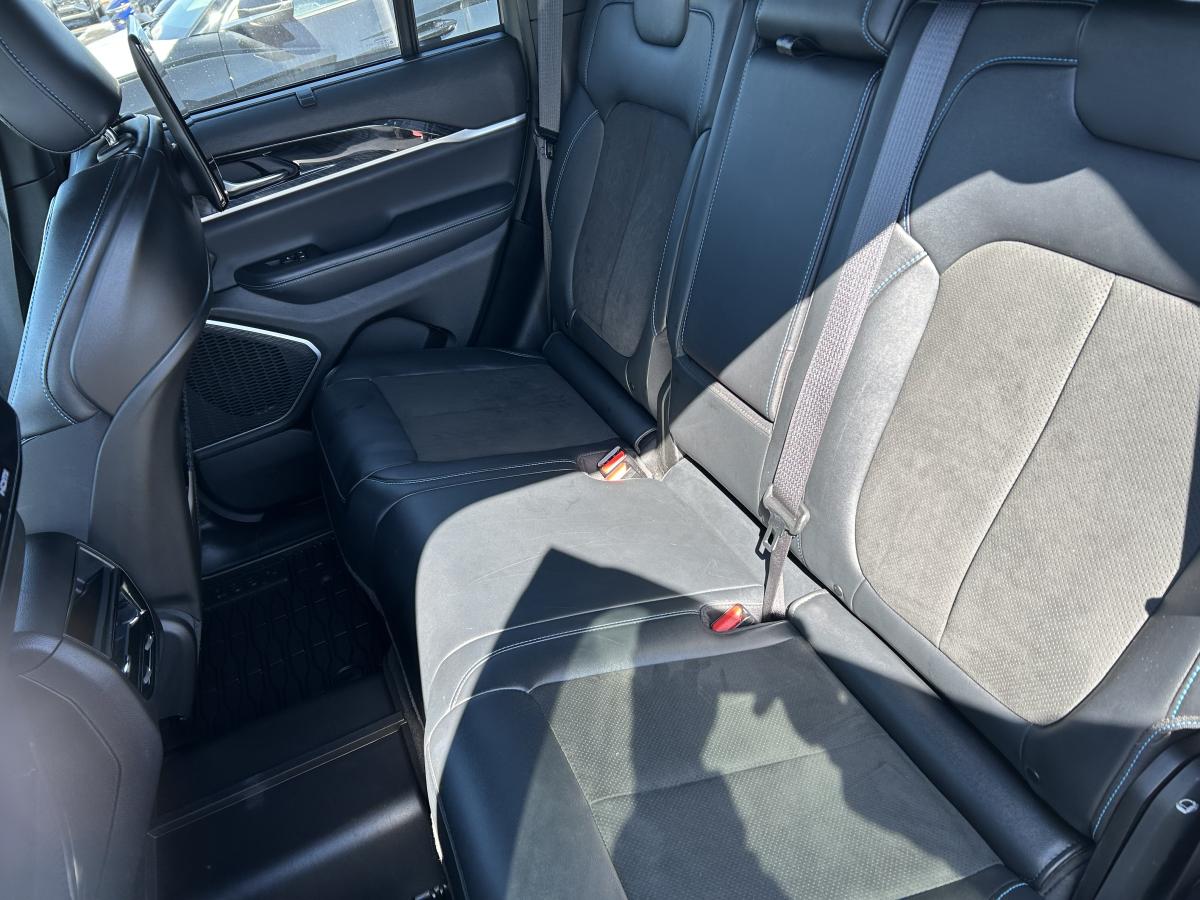 2022 Jeep Grand Cherokee 4xe - Image 17