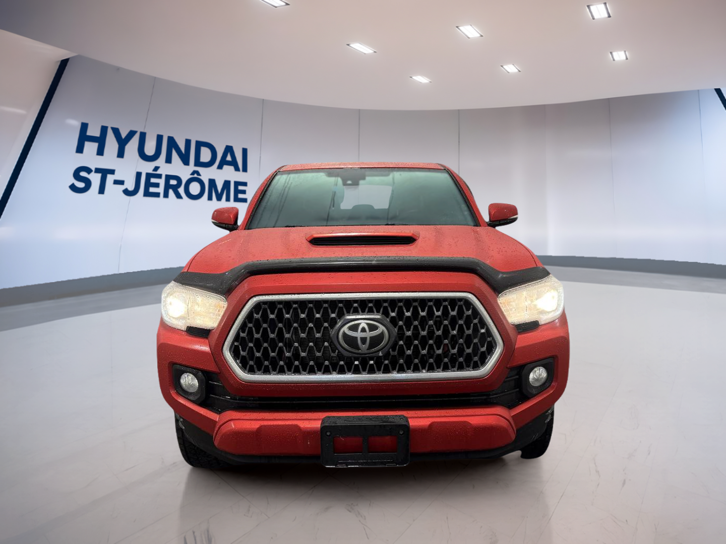 2018 Toyota Tacoma - Image 2