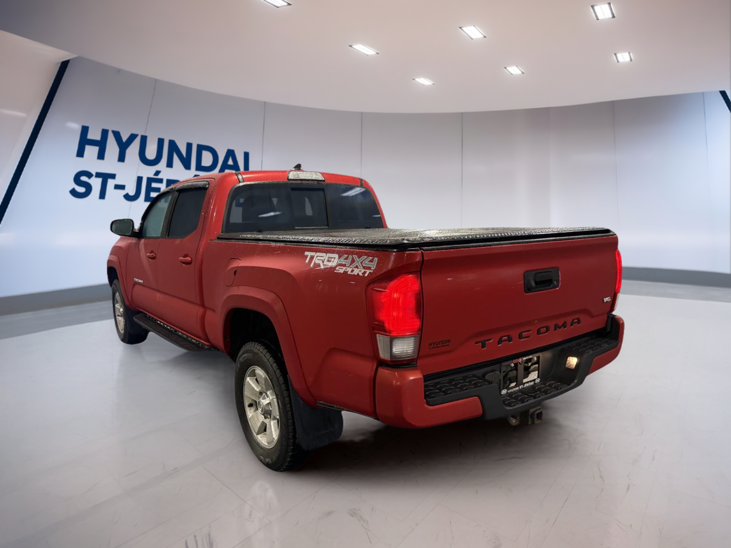 2018 Toyota Tacoma - Image 7