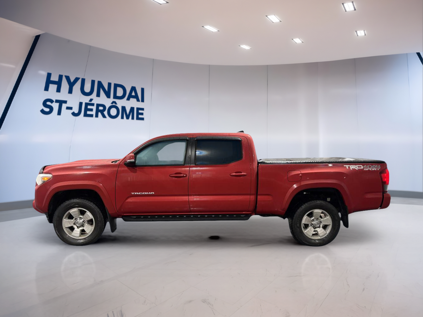 2018 Toyota Tacoma - Image 8