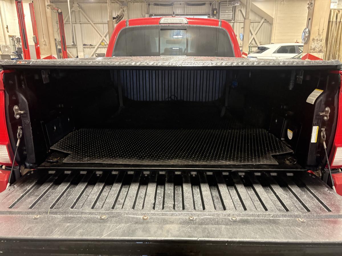 2018 Toyota Tacoma - Image 18