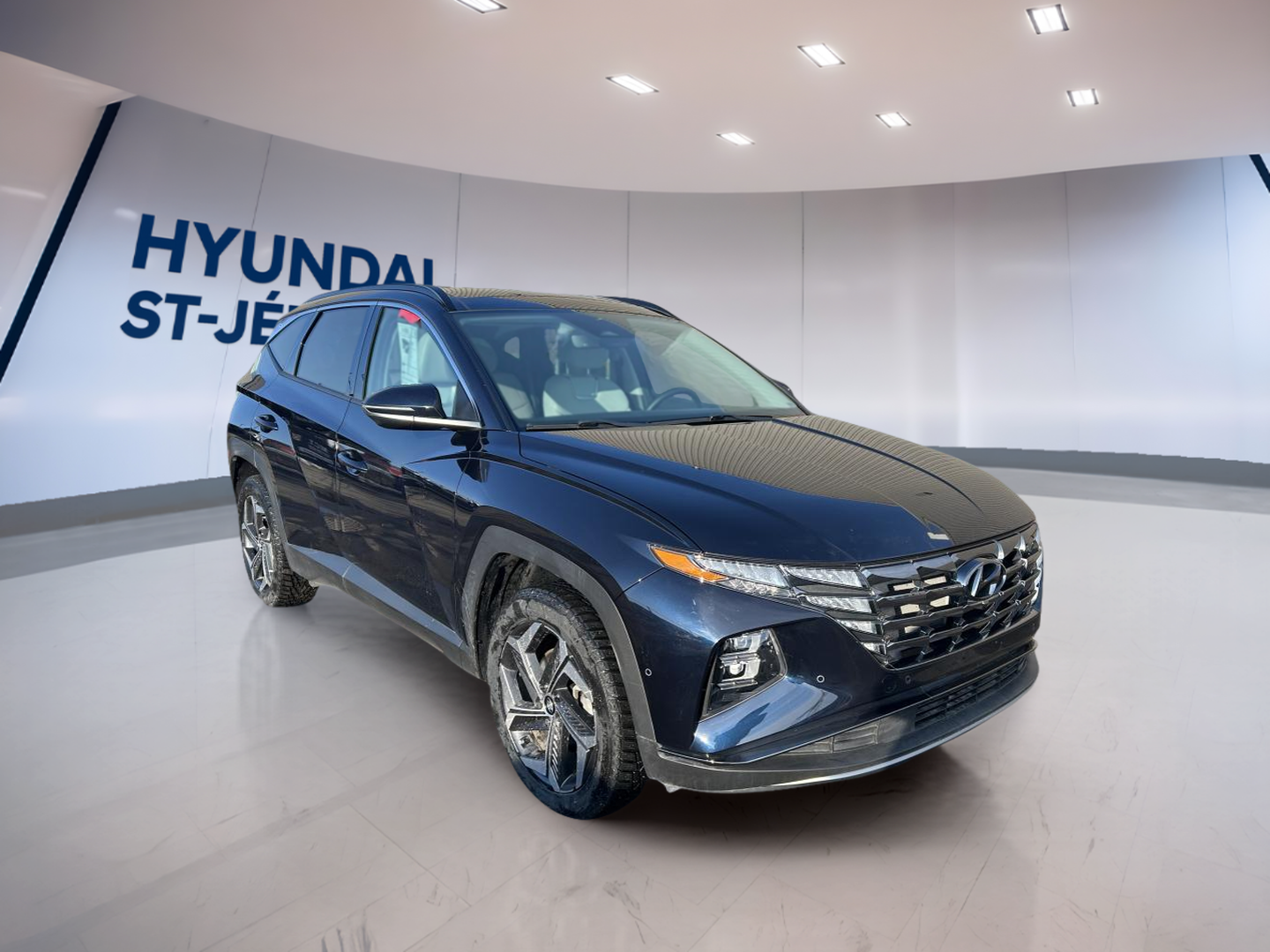 2023 Hyundai Tucson Hybrid - Image 3