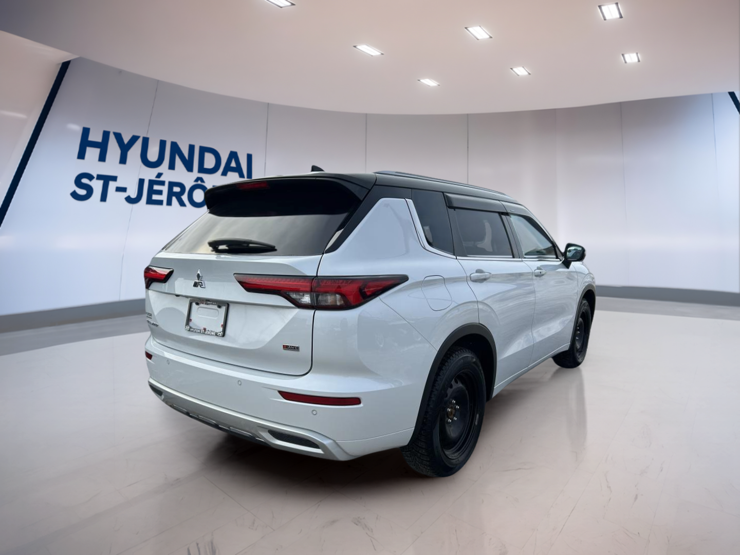 2024 Mitsubishi Outlander - Image 5