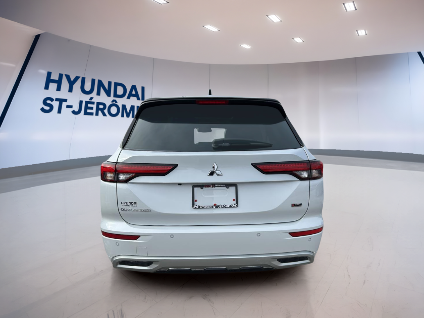 2024 Mitsubishi Outlander - Image 6