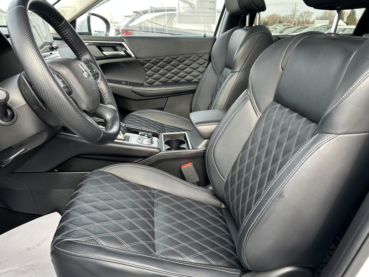 2024 Mitsubishi Outlander - Image 11