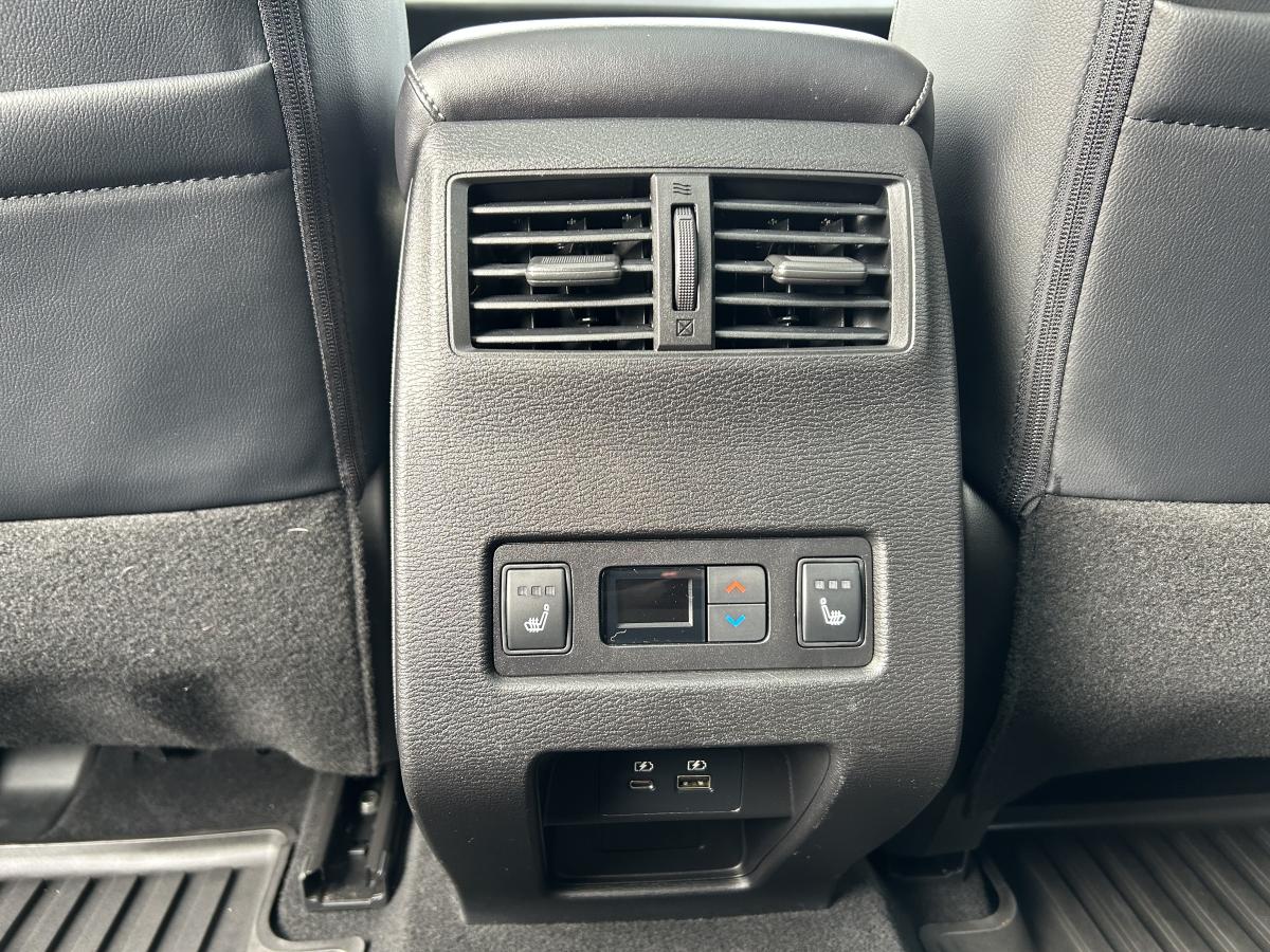 2024 Mitsubishi Outlander - Image 17