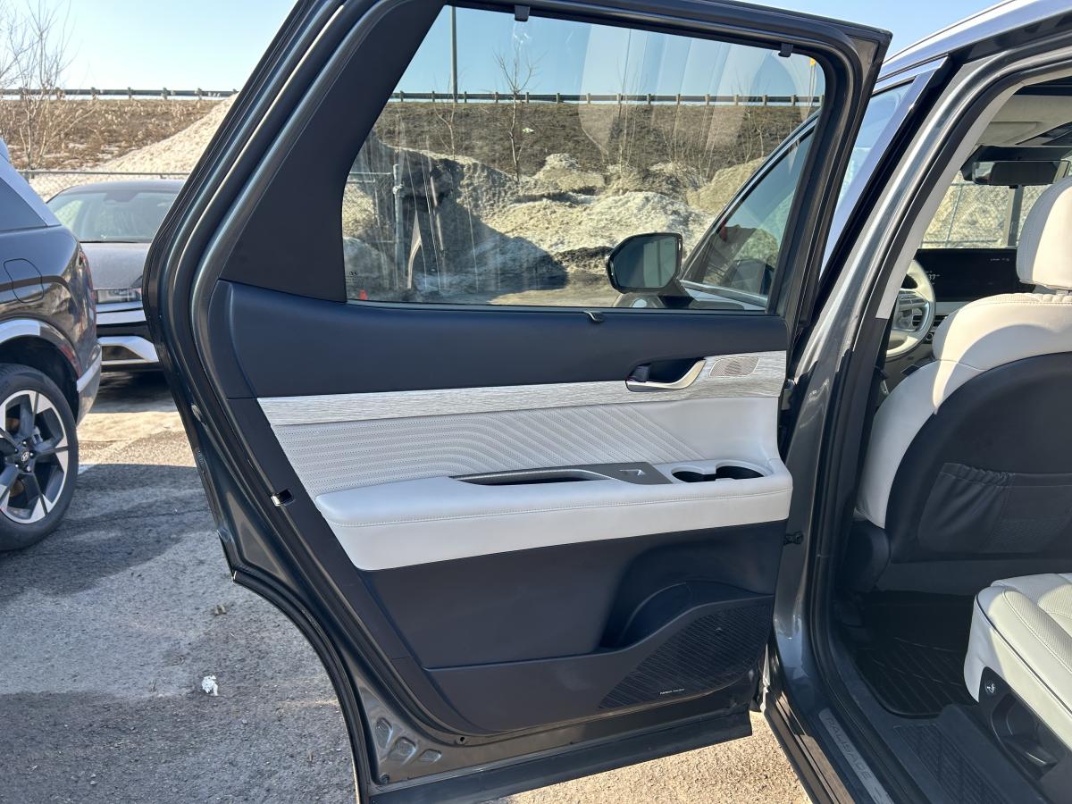 2023 Hyundai Palisade - Image 21