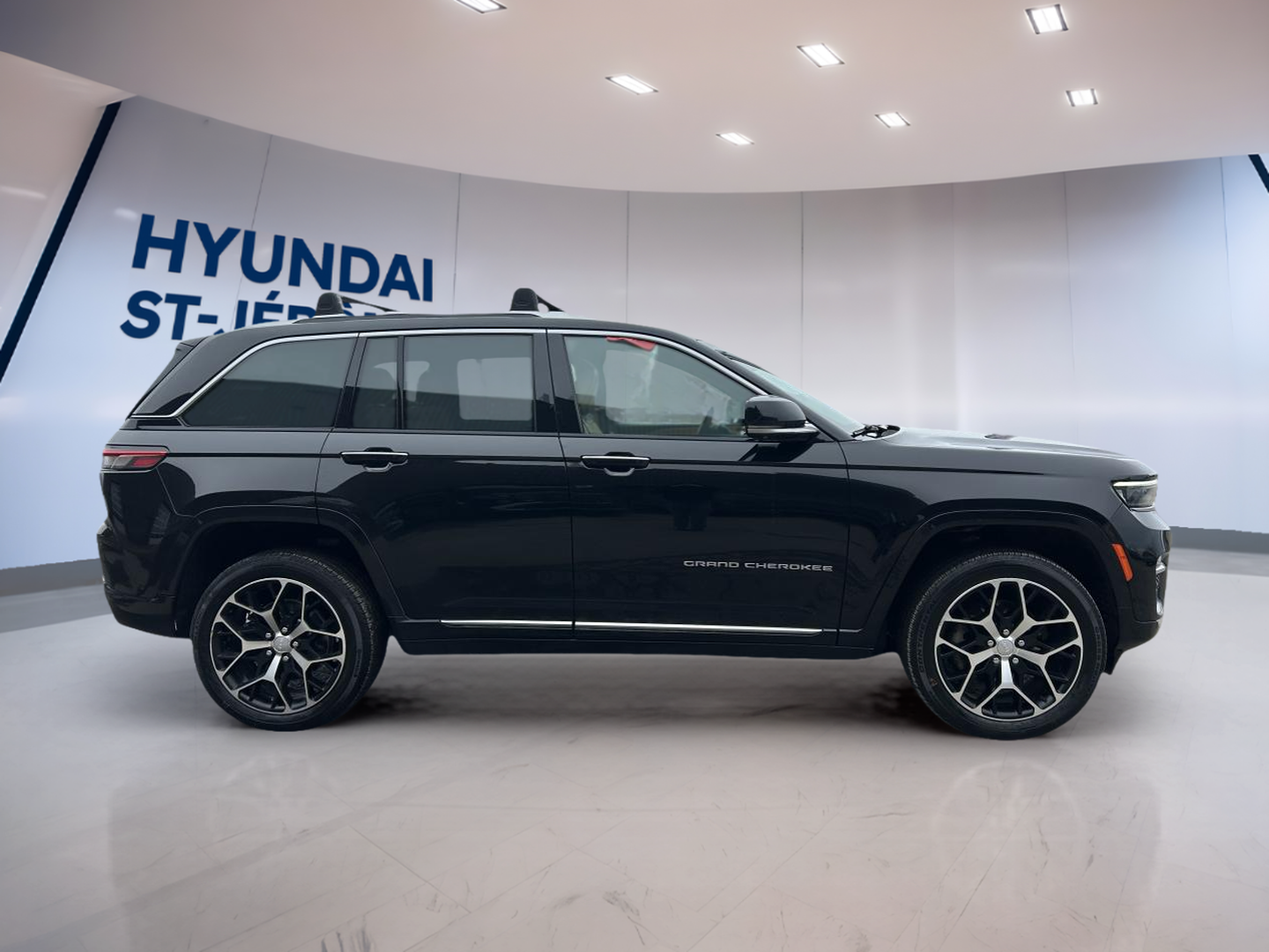 2022 Jeep Grand Cherokee - Image 4