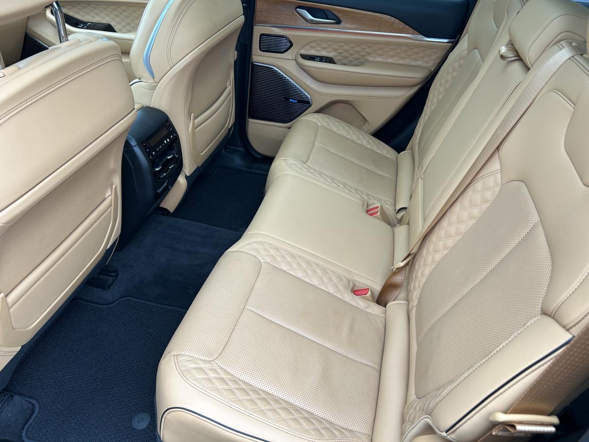 2022 Jeep Grand Cherokee - Image 16