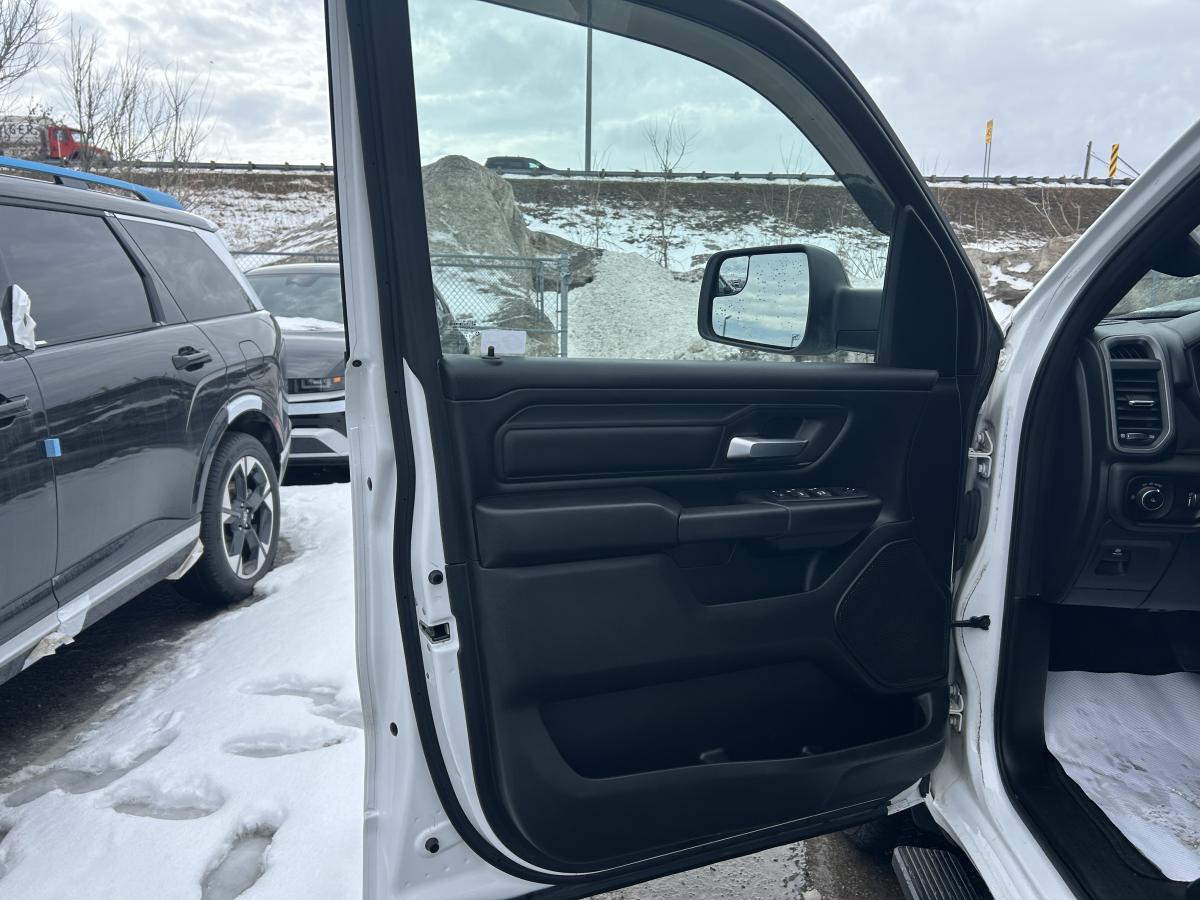 2022 RAM 1500 - Image 11