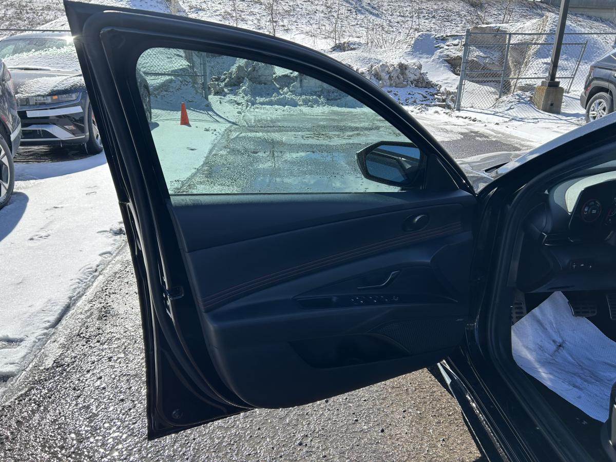 2021 Hyundai Elantra - Image 13