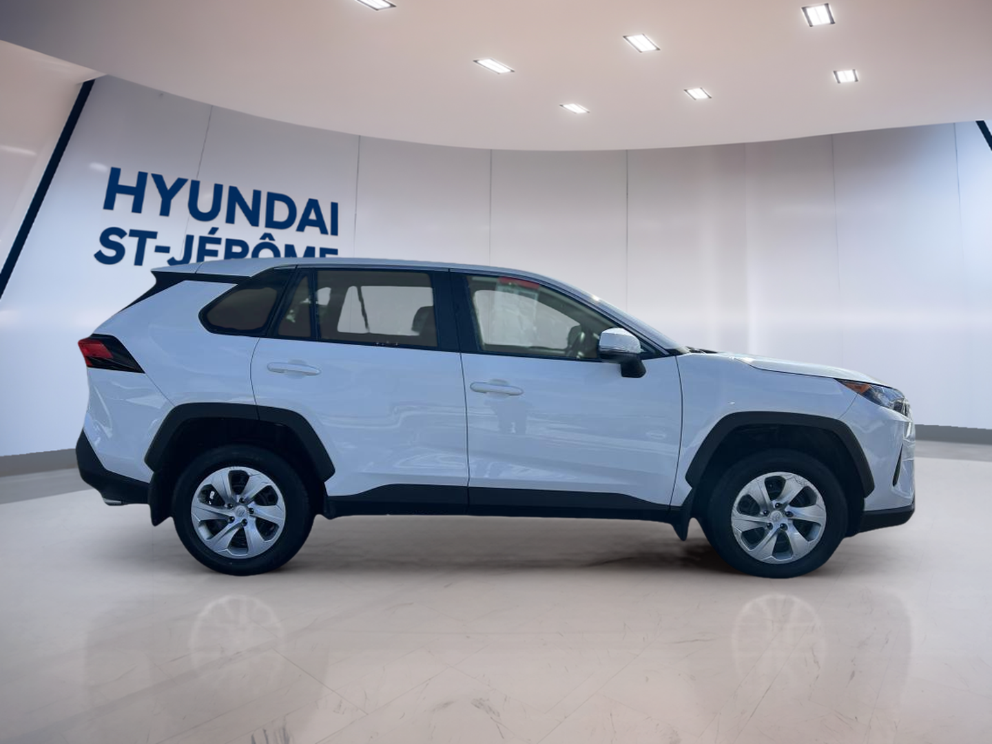 2022 Toyota RAV4 - Image 4