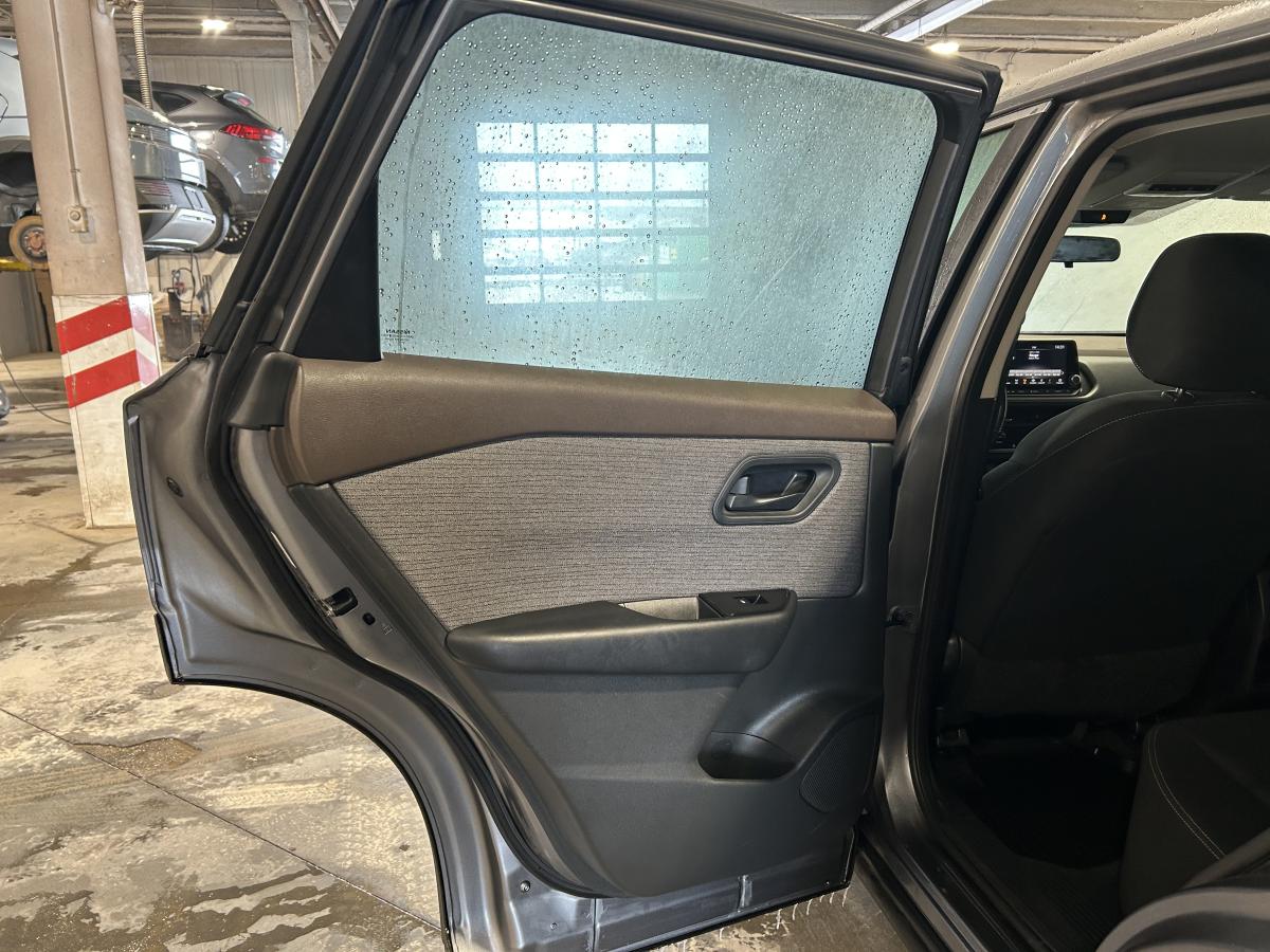 2023 Nissan Rogue - Image 17