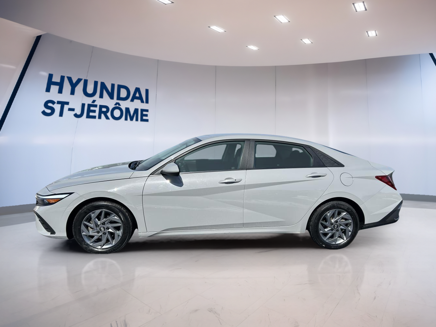 2024 Hyundai Elantra - Image 8