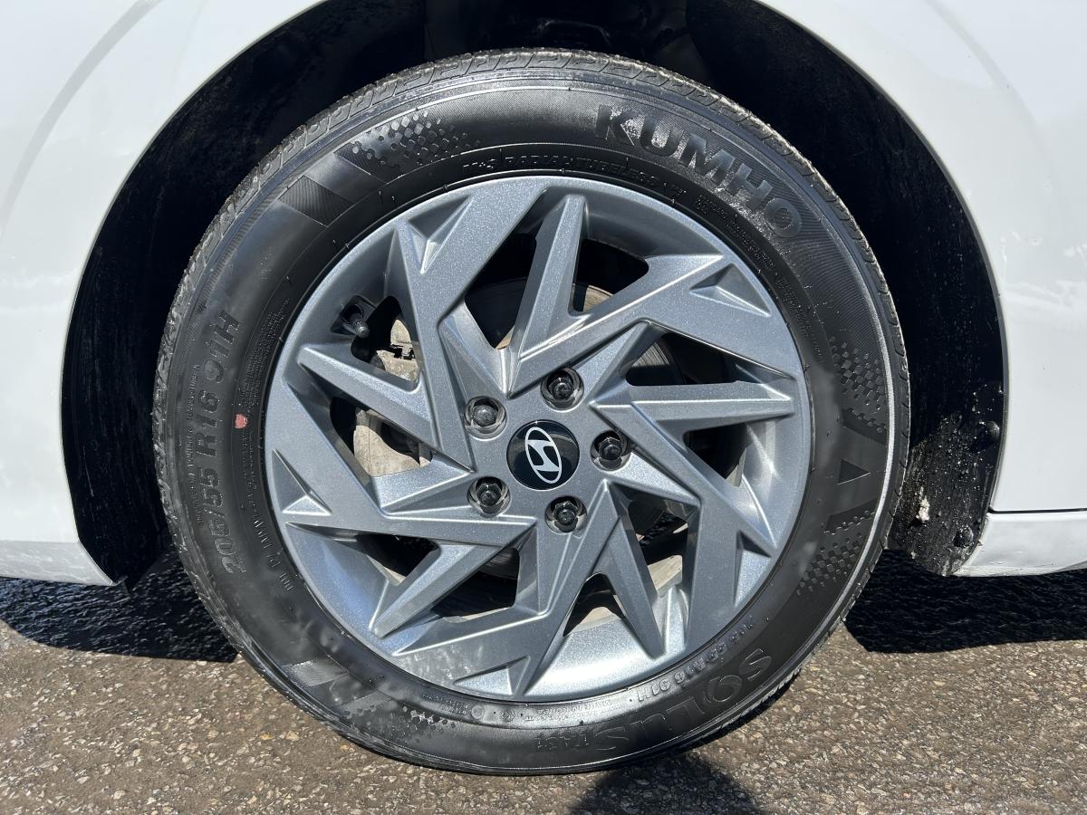 2024 Hyundai Elantra - Image 9