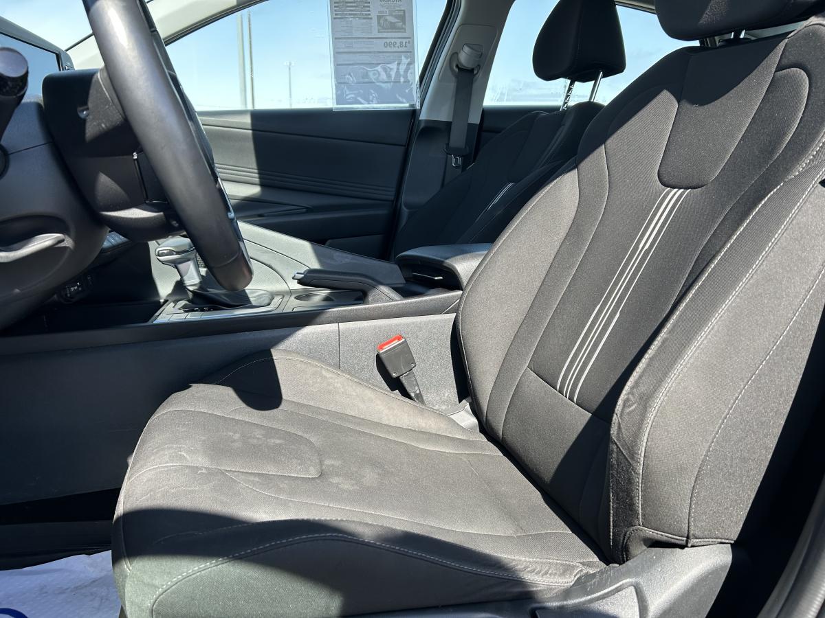 2024 Hyundai Elantra - Image 12