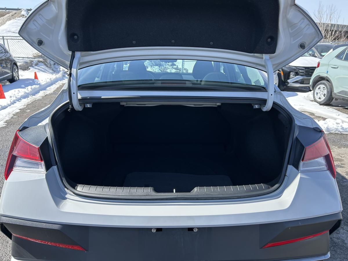 2024 Hyundai Elantra - Image 18