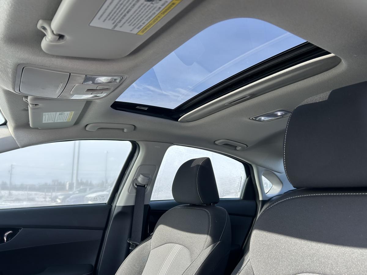 2022 Kia Forte - Image 17