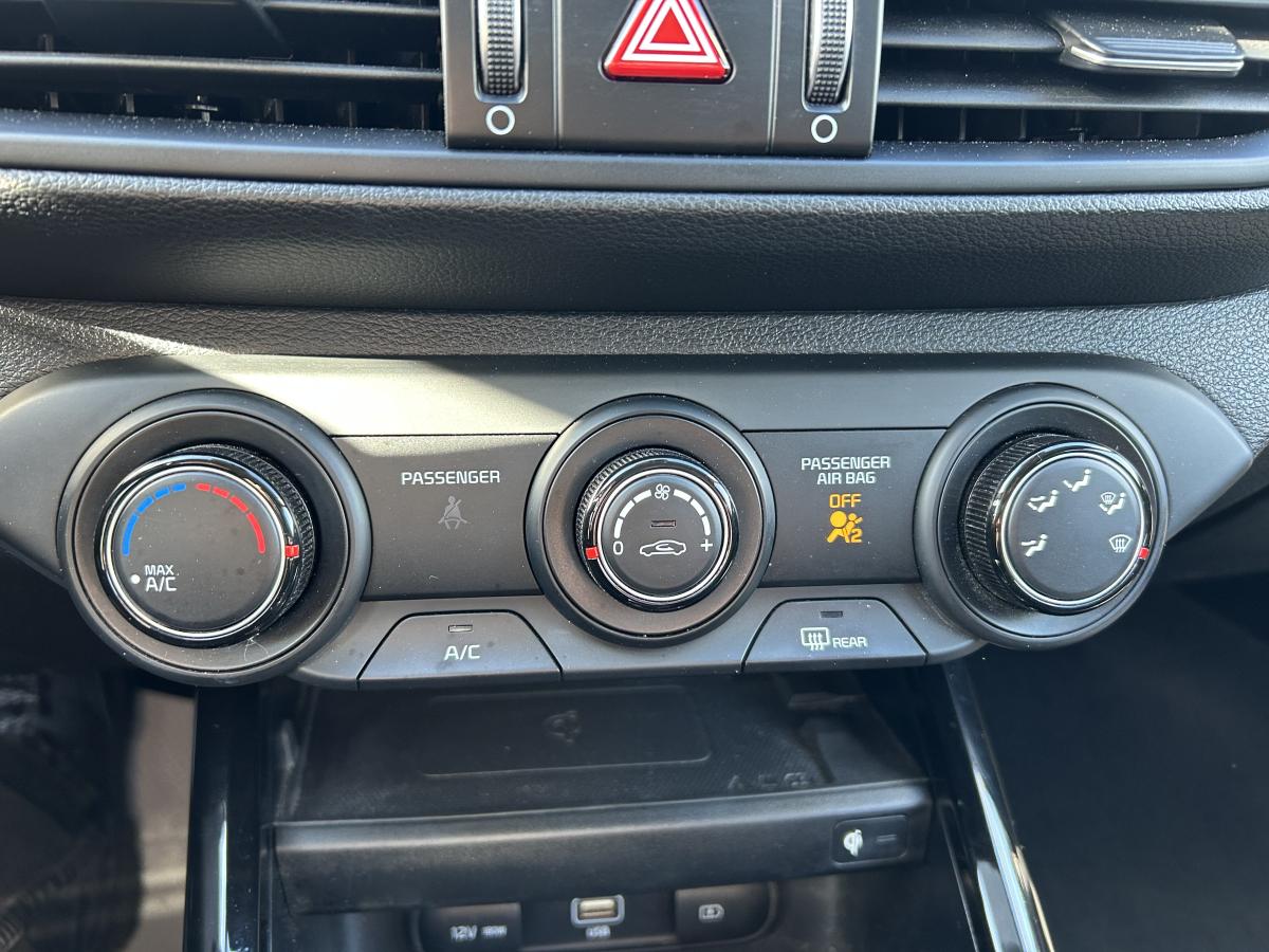 2022 Kia Forte - Image 26