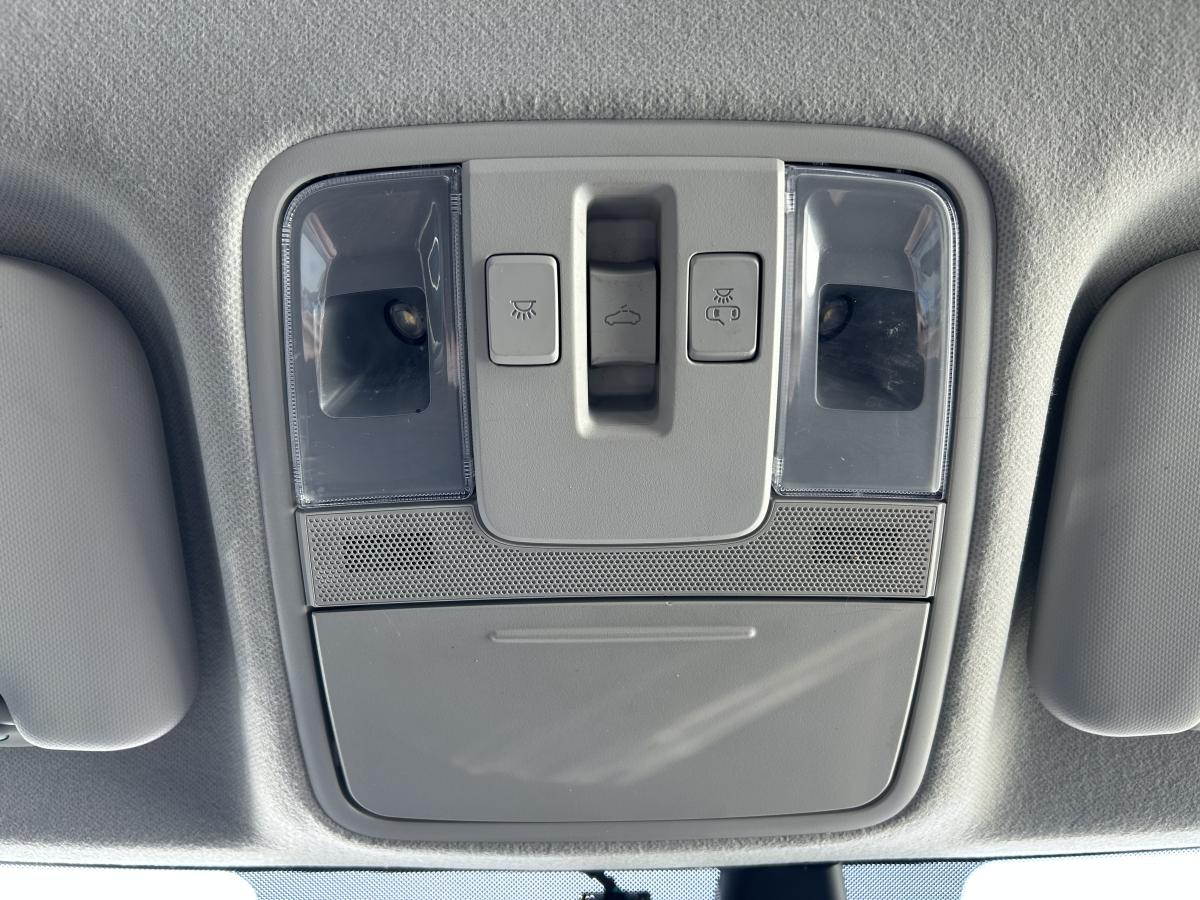 2022 Kia Forte - Image 28