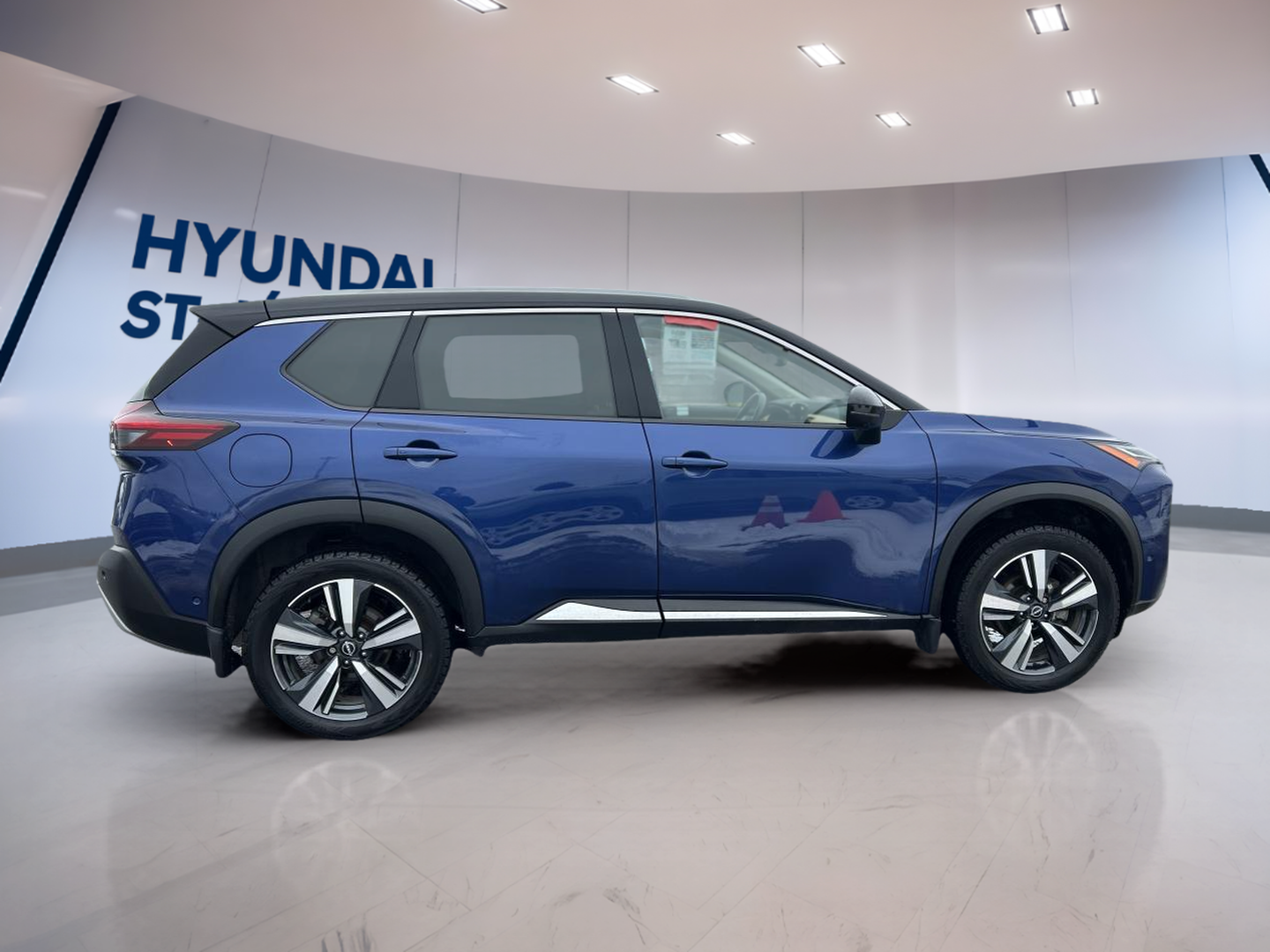 2022 Nissan Rogue - Image 4