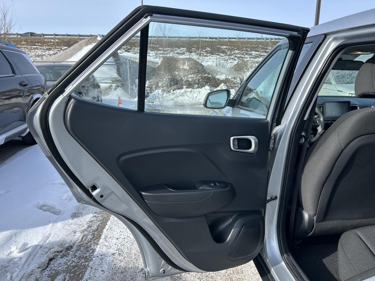 2021 Hyundai Venue - Image 16