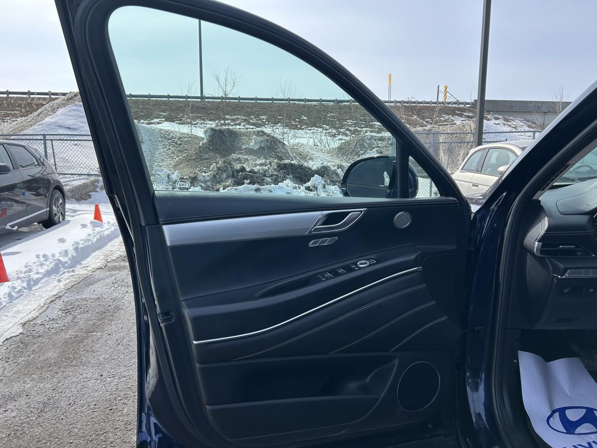 2021 Genesis GV80 - Image 14