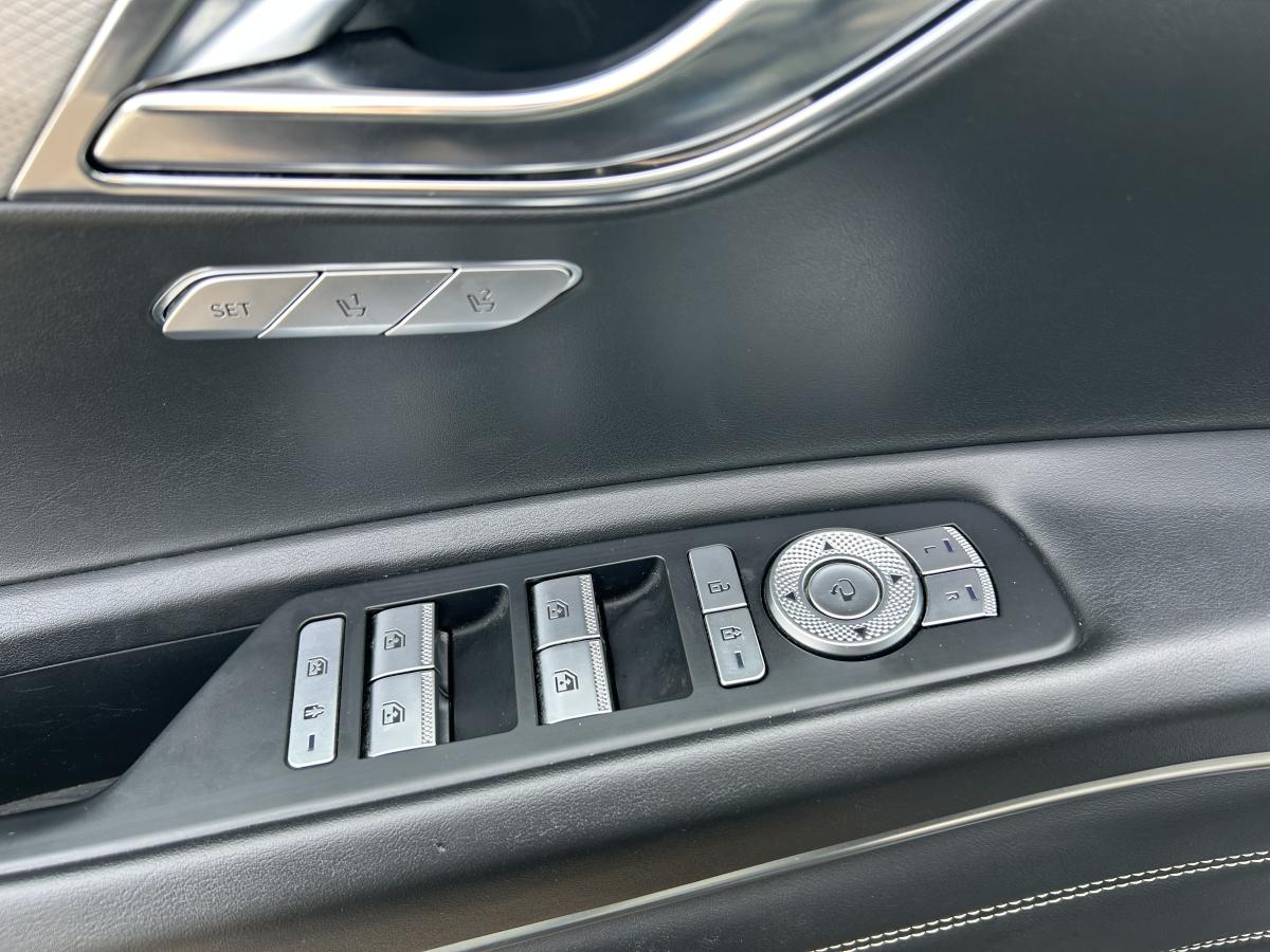 2021 Genesis GV80 - Image 15