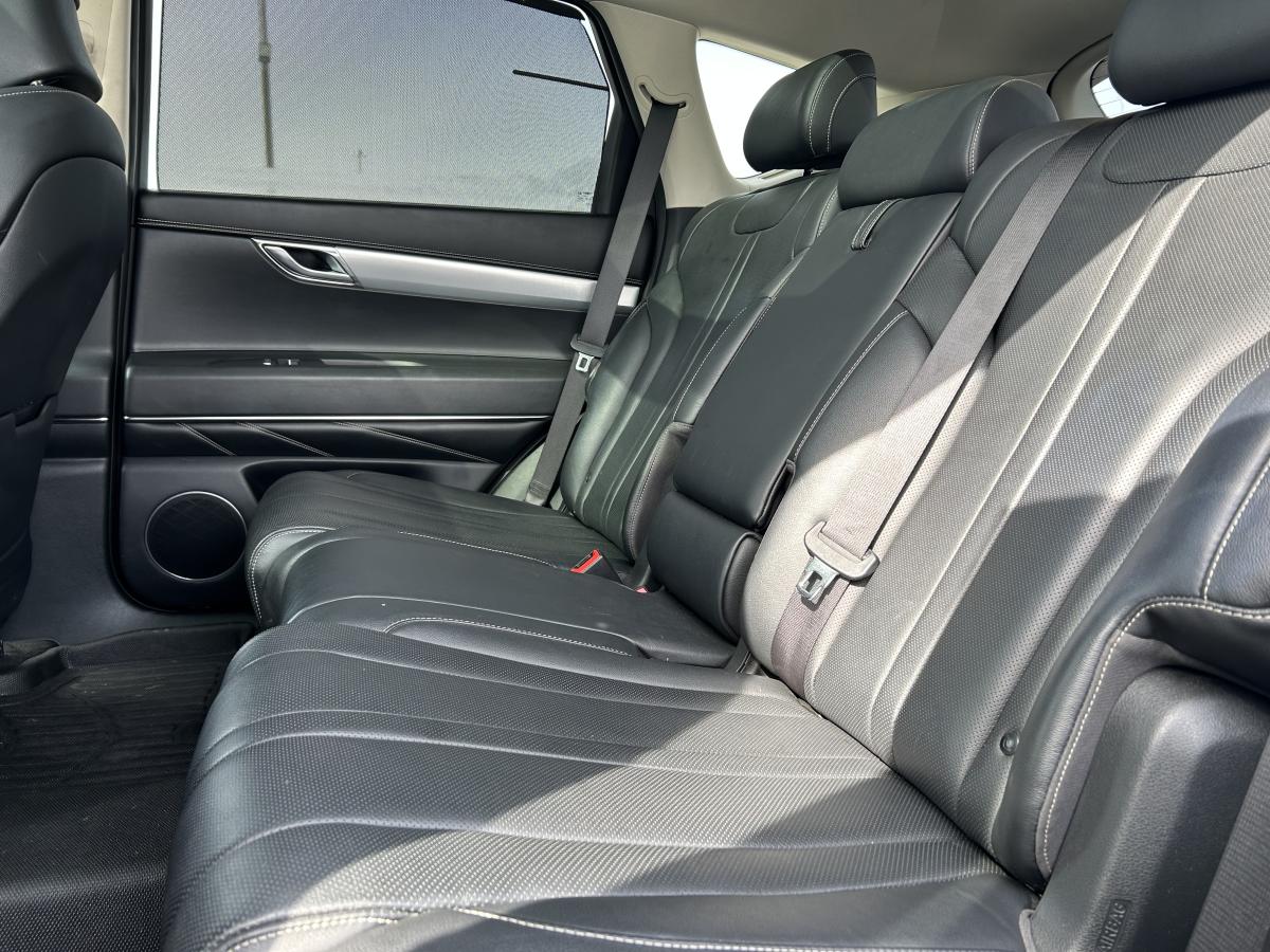 2021 Genesis GV80 - Image 17