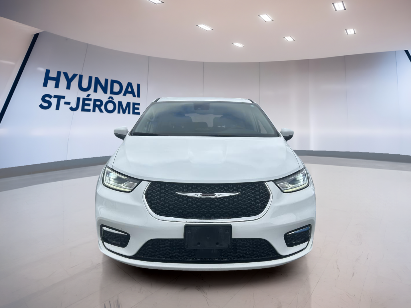 2023 Chrysler Pacifica - Image 2