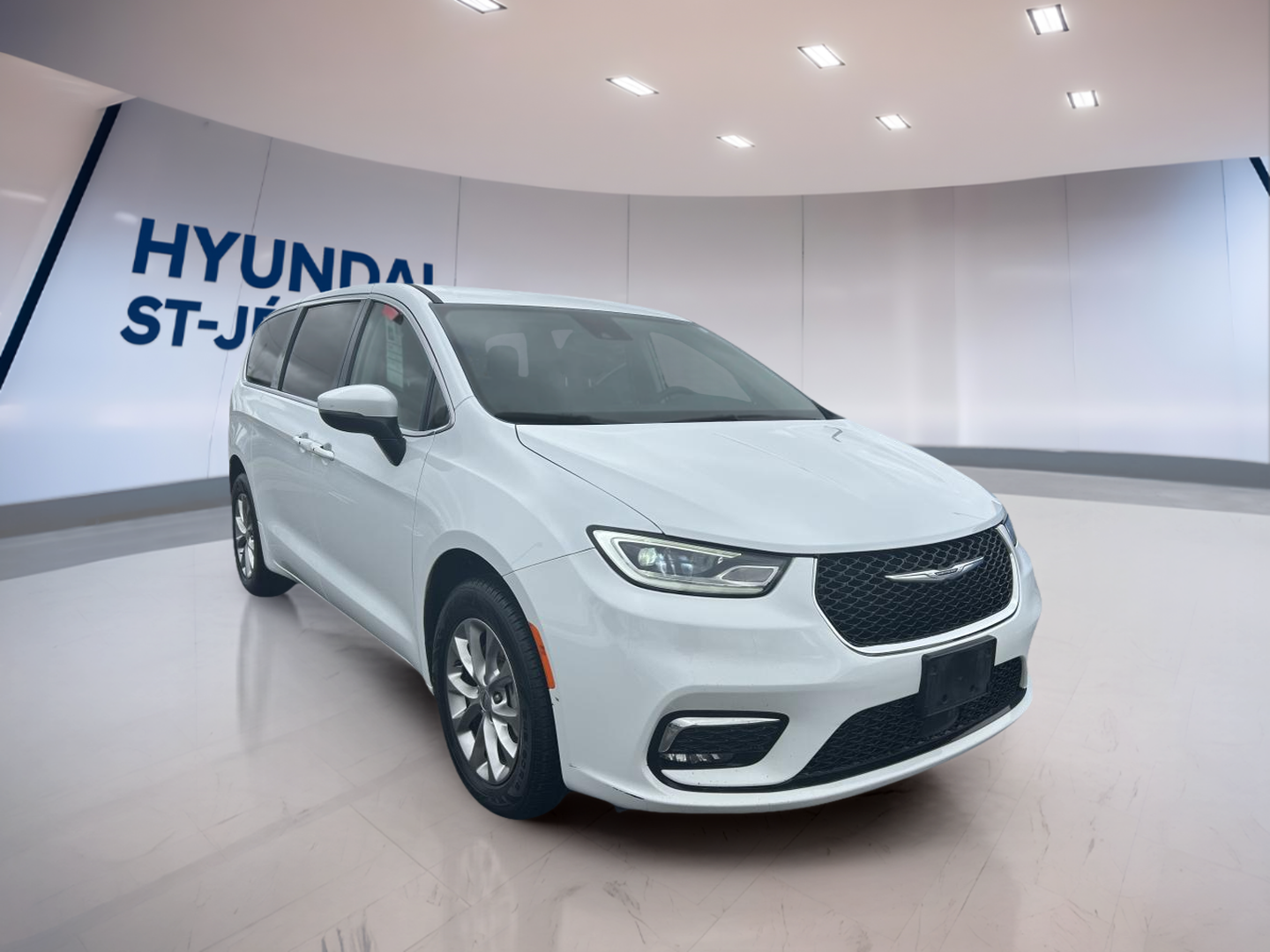 2023 Chrysler Pacifica - Image 3