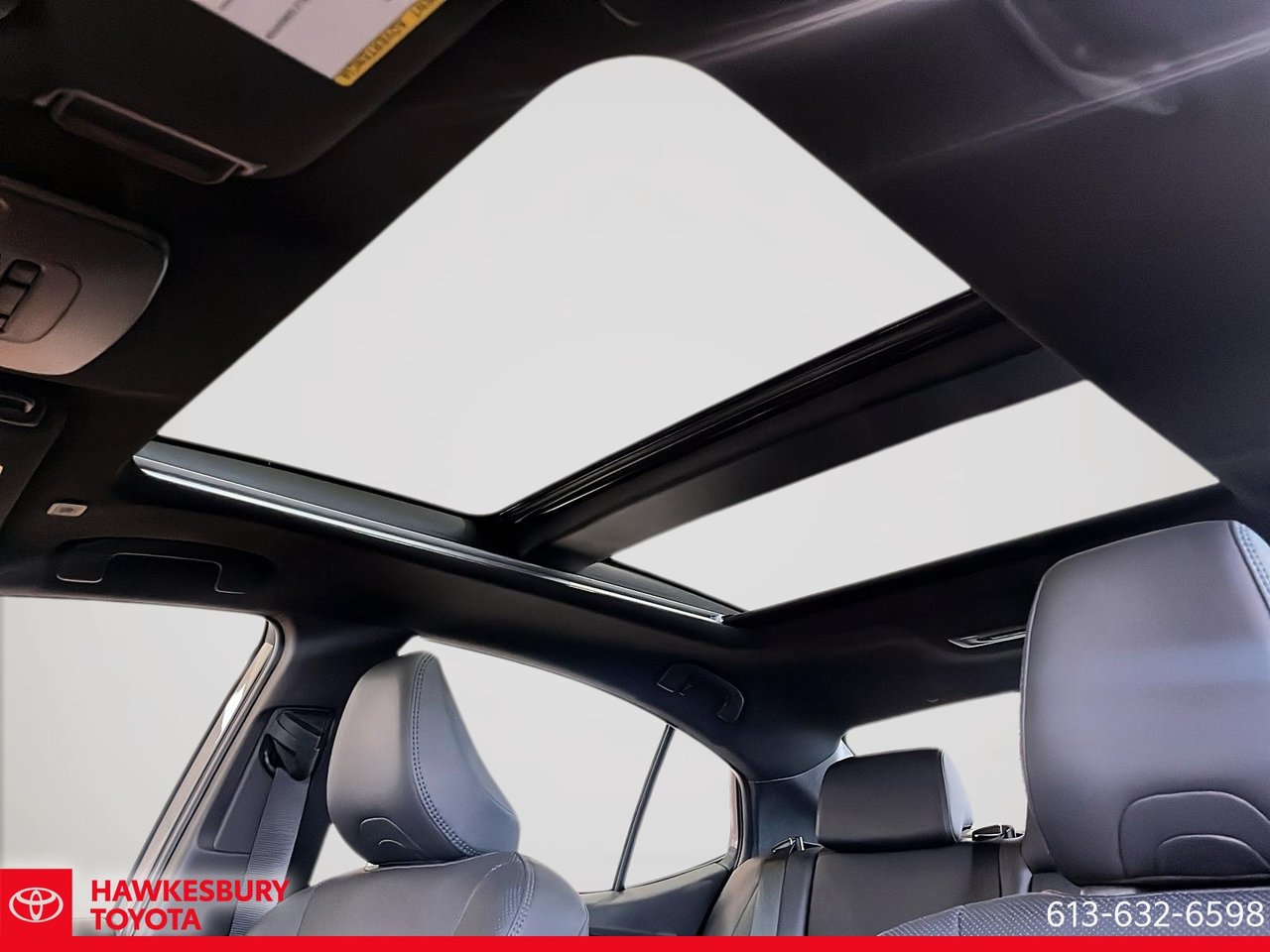 2025 Toyota Camry Hybrid - Image 14