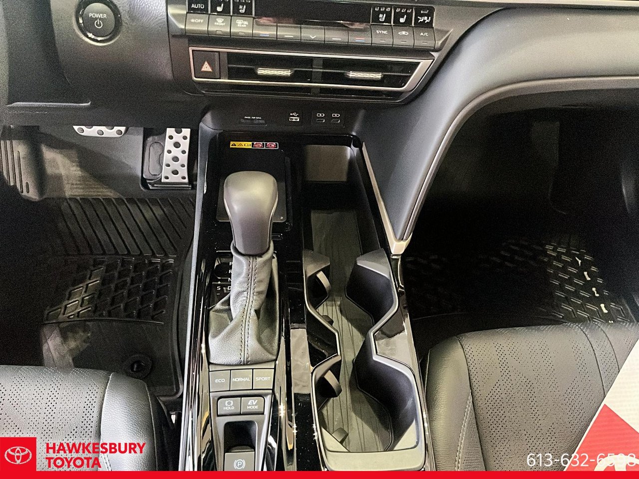 2025 Toyota Camry Hybrid - Image 16