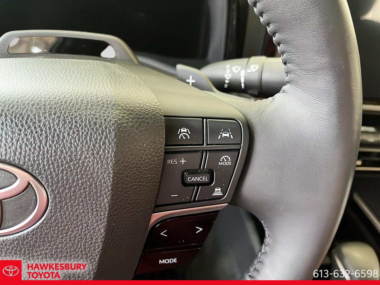 2025 Toyota Camry Hybrid - Image 19