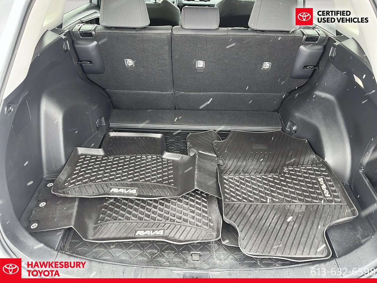 2022 Toyota RAV4 - Image 9